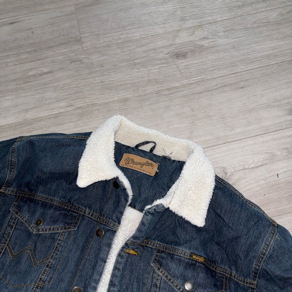 Wrangler Blue Denim Jacket with Cream Sherpa Collar - Picture 2 of 6